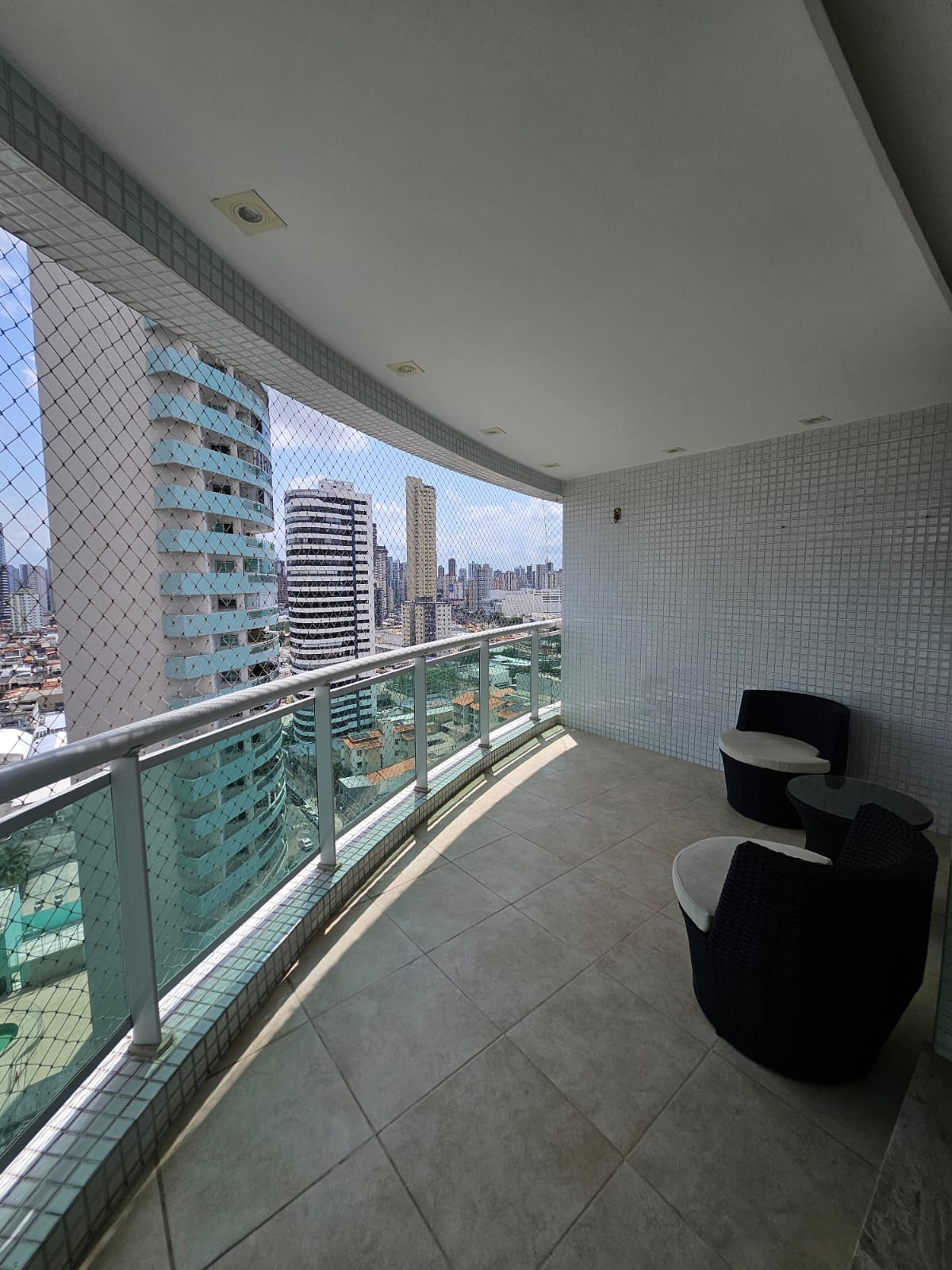 Varanda com vista panorâmica da cidade